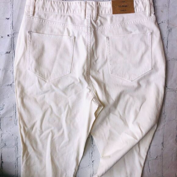 NWT Womens Size 12P LL Bean Classic Fit Comfort Knit Denim Jeans - Picture 7 of 7